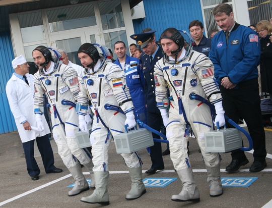 Soyuz TMA-13 crew head to the bus to go to the launcher. Left to right, Richard Garriott, Yuri Valentinovich Lonchakov and Michael Finke.