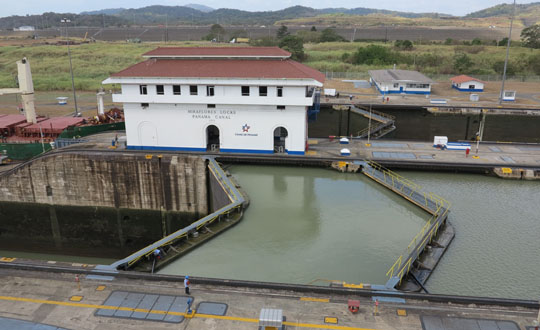 IMG_6605 - Miraflores Lock, Panama Canal - 540