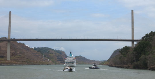 IMG_6828 - Albatros under Centennial Bridge, Panama Canal - 540