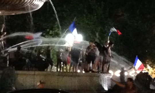 IMG_1693 - Aix-en-Provence, Eurocup celebration in fountain - 540