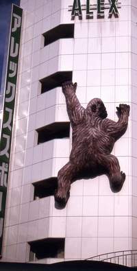 gorilla climbs building